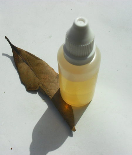 Essenze alcoliche preparate su ordinazione con diversi ingredienti naturali